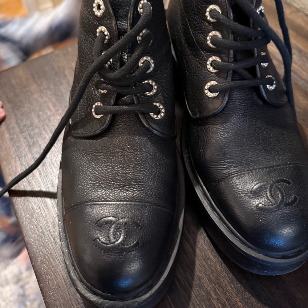Chanel 40b leather boots - Picture 2 of 11